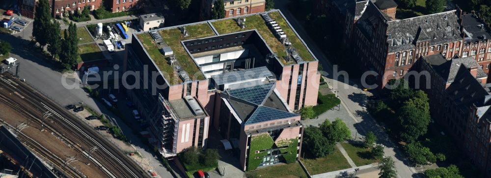 Aerial image Berlin - Building complex of the Institute Max-Planck-Institut fuer Infektionsbiologie and Deutsches Rheuma-Forschungszentrum (DRFZ) on Virchowweg in Berlin