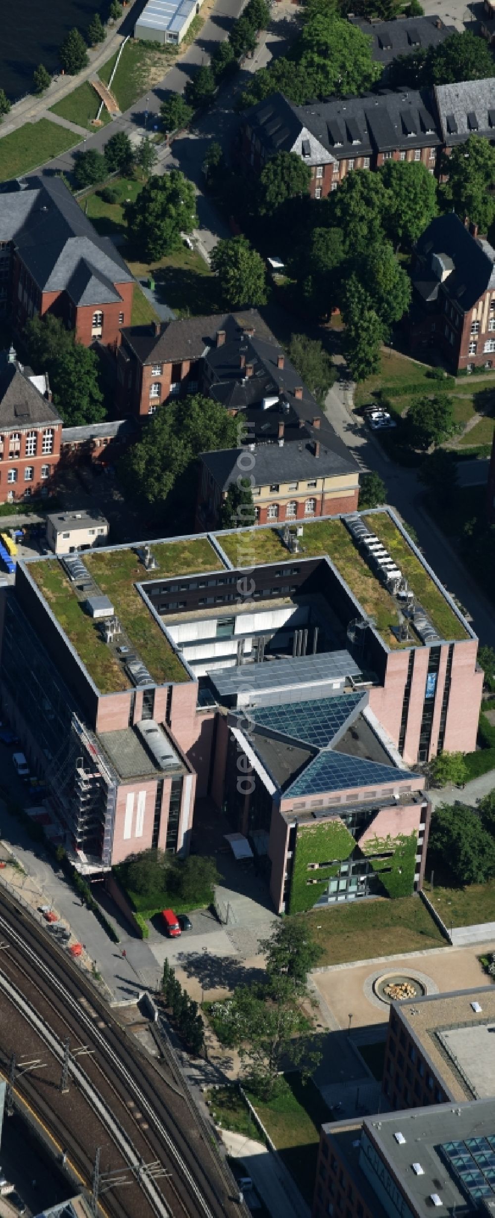 Berlin from above - Building complex of the Institute Max-Planck-Institut fuer Infektionsbiologie and Deutsches Rheuma-Forschungszentrum (DRFZ) on Virchowweg in Berlin