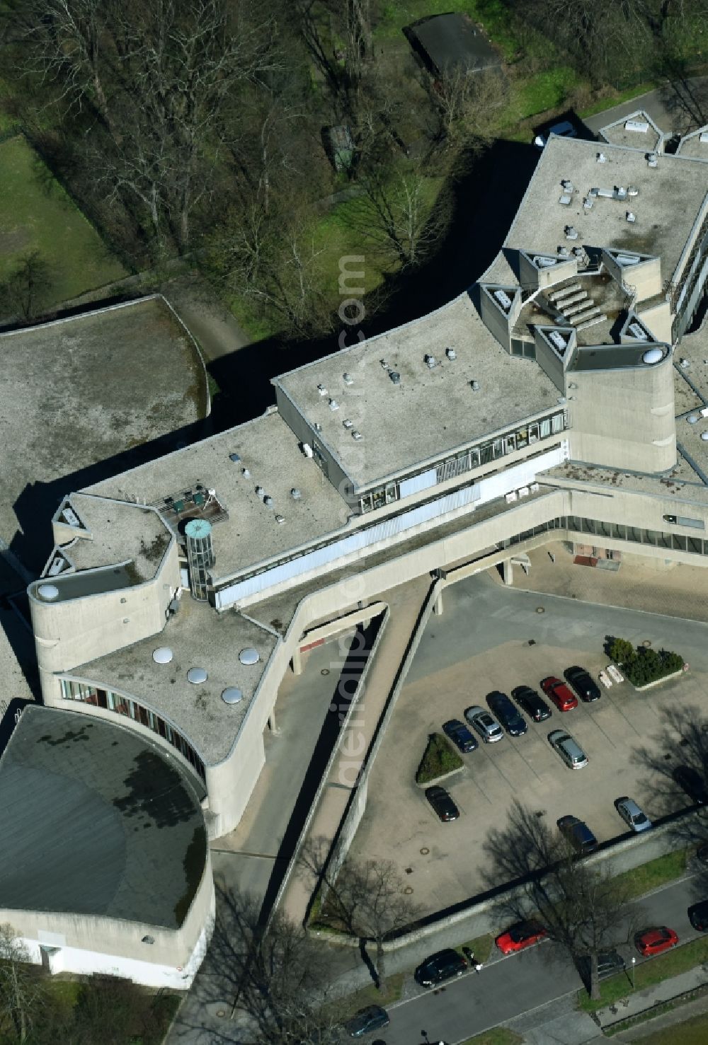 Aerial image Berlin - Building complex of the Institute Universitaetsklinikum Benjamin Franklin Institut fuer Infektionsmedizin on Hindenburgdamm in Berlin in Germany