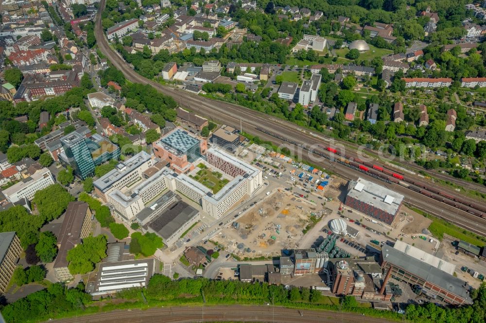 Aerial photograph Bochum - Complex of buildings of the justice centre - court in the east ring with the district court of Bochum, to the industrial tribunal Bochum, to the district court of Bochum, the public prosecutor's office and social services in Bochum in the federal state North Rhine-Westphalia. Built according to the draught of the Hascher Jehle architects