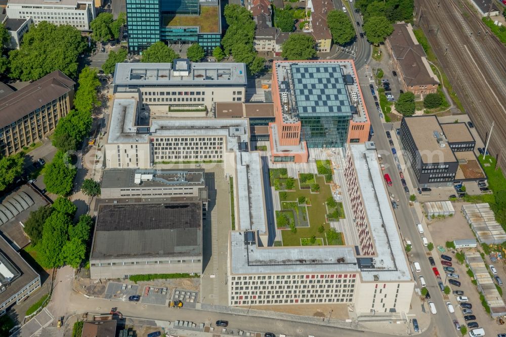 Bochum from the bird's eye view: Complex of buildings of the justice centre - court in the east ring with the district court of Bochum, to the industrial tribunal Bochum, to the district court of Bochum, the public prosecutor's office and social services in Bochum in the federal state North Rhine-Westphalia. Built according to the draught of the Hascher Jehle architects