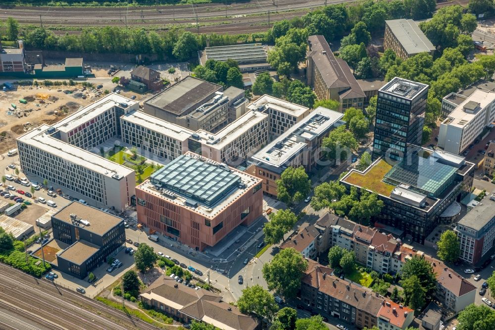 Aerial image Bochum - Complex of buildings of the justice centre - court in the east ring with the district court of Bochum, to the industrial tribunal Bochum, to the district court of Bochum, the public prosecutor's office and social services in Bochum in the federal state North Rhine-Westphalia. Built according to the draught of the Hascher Jehle architects