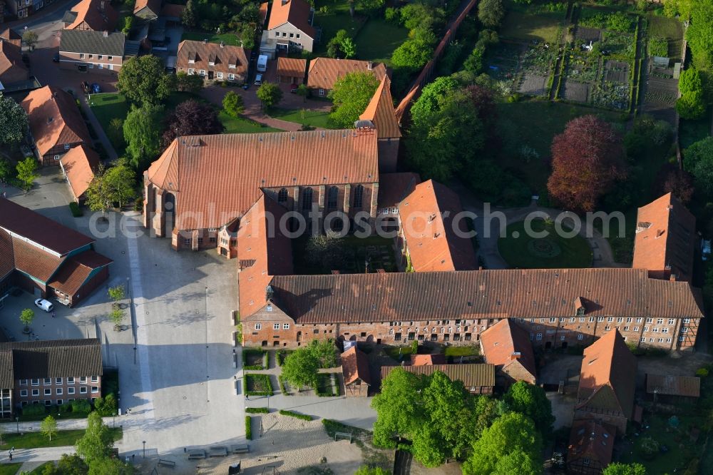 Ebstorf from the bird's eye view: Complex of buildings of the monastery Ebstorf in Ebstorf in the state Lower Saxony, Germany