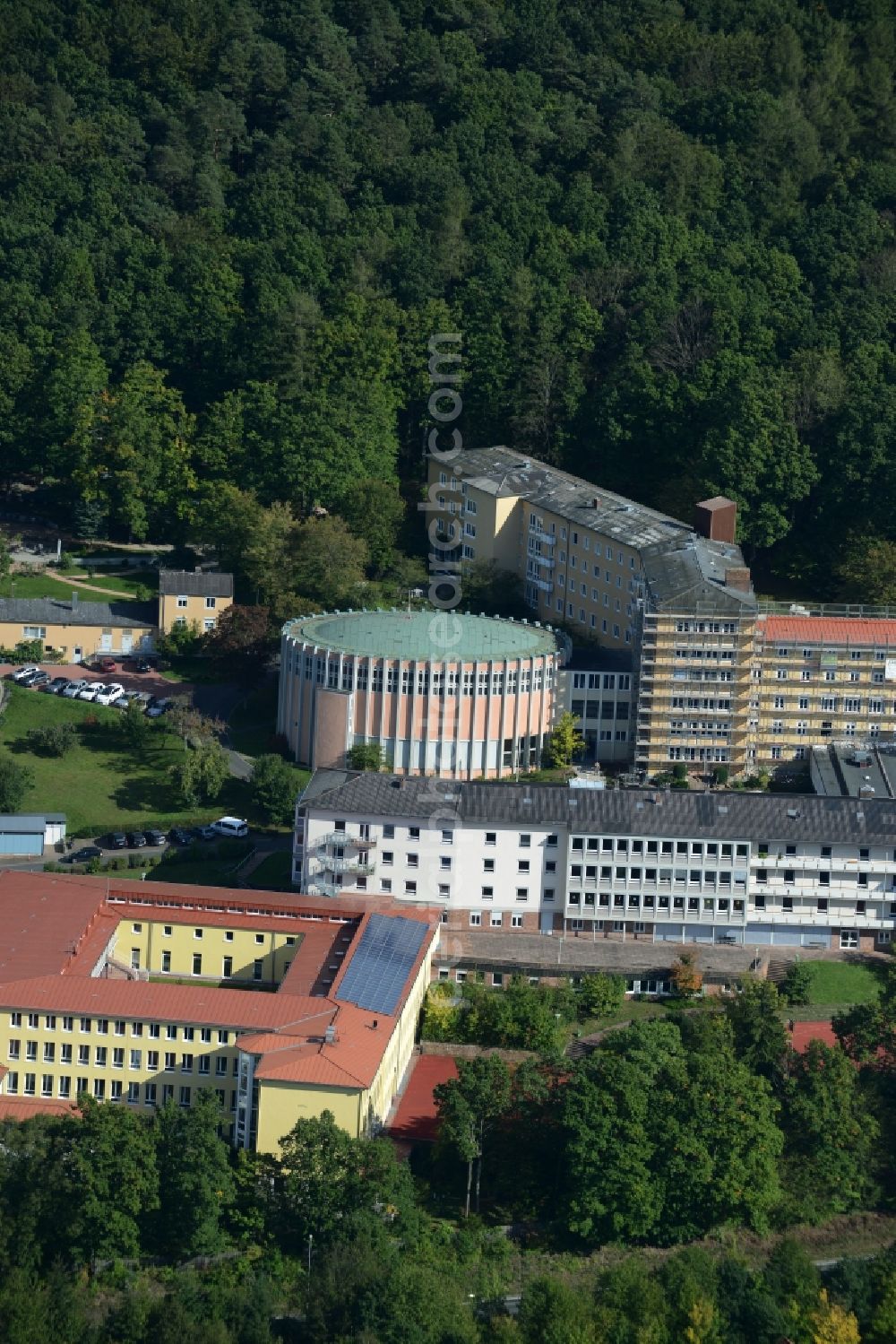 Aerial photograph Gemünden - Complex of buildings of the monastery Maedchenbildungswerk der Schwestern vom heiligen Kreuz on Kreuzstrasse in Gemuenden in the state Bavaria