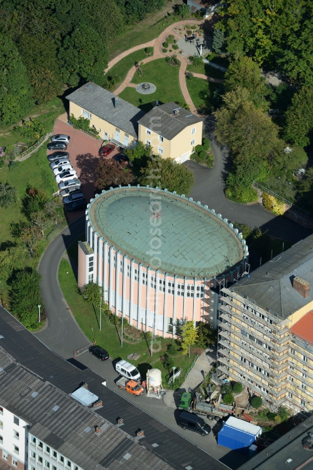 Aerial photograph Gemünden - Complex of buildings of the monastery Maedchenbildungswerk der Schwestern vom heiligen Kreuz on Kreuzstrasse in Gemuenden in the state Bavaria