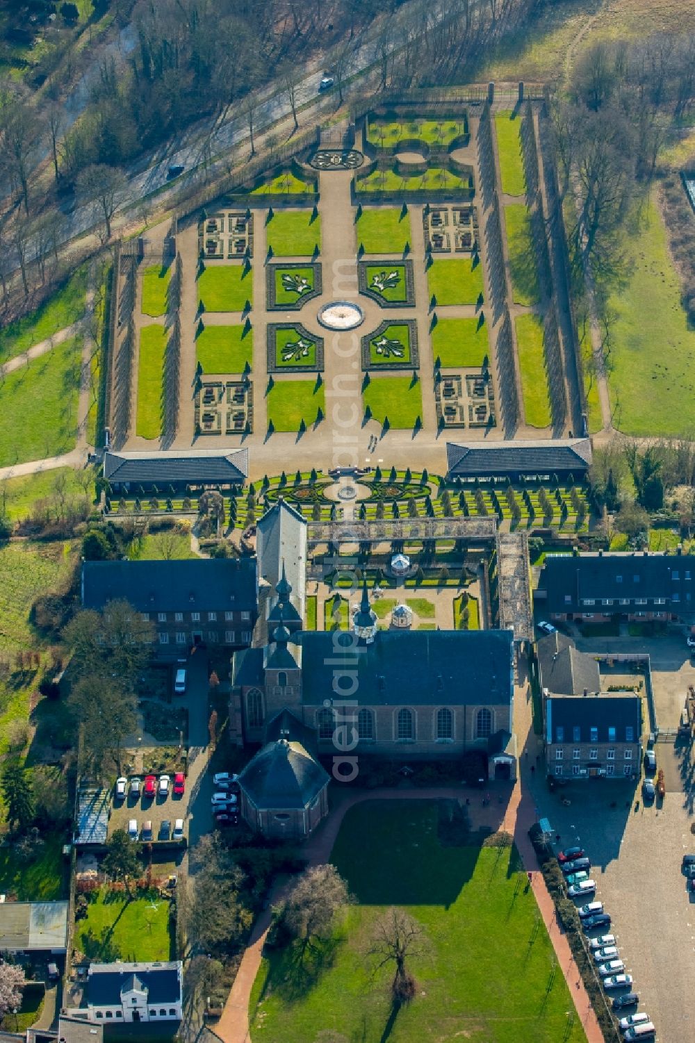 Kamp-Lintfort from the bird's eye view: Complex of buildings of the monastery Geistliches und Kulturelles Zentrum Kloster Kamp on Abteiplatz in Kamp-Lintfort in the state North Rhine-Westphalia