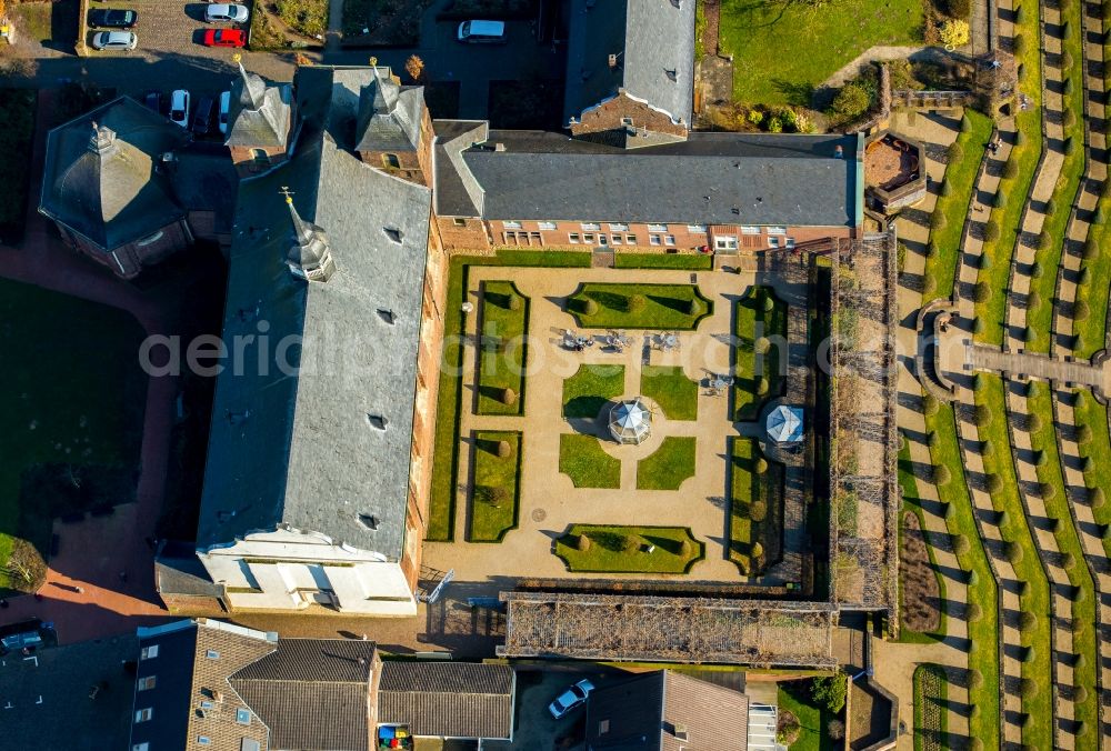 Aerial image Kamp-Lintfort - Complex of buildings of the monastery Geistliches und Kulturelles Zentrum Kloster Kamp on Abteiplatz in Kamp-Lintfort in the state North Rhine-Westphalia