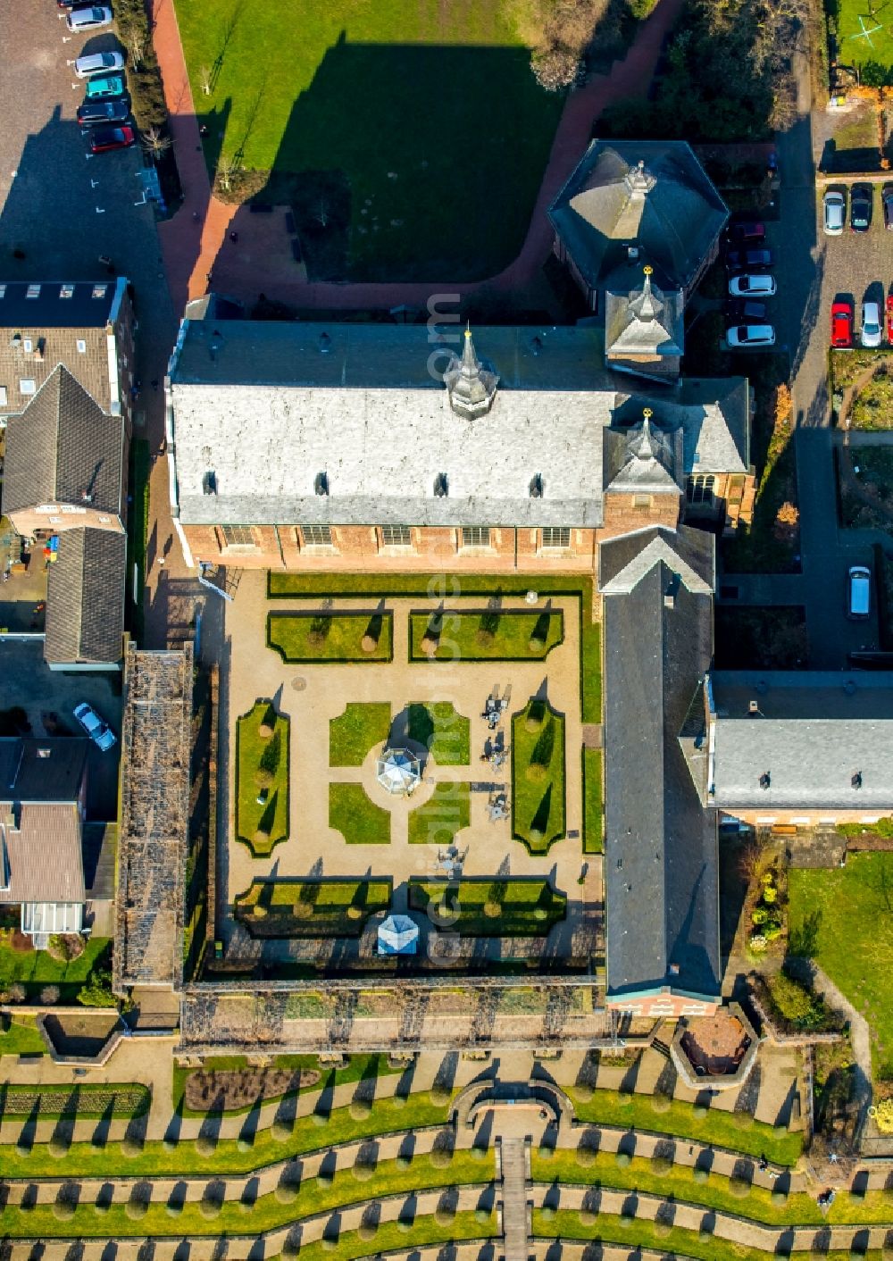 Aerial photograph Kamp-Lintfort - Complex of buildings of the monastery Geistliches und Kulturelles Zentrum Kloster Kamp on Abteiplatz in Kamp-Lintfort in the state North Rhine-Westphalia