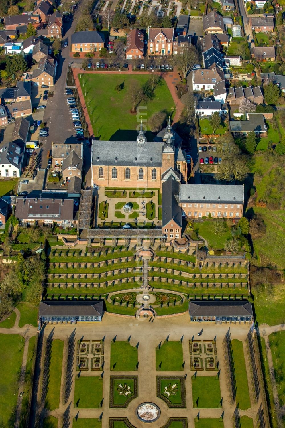 Kamp-Lintfort from above - Complex of buildings of the monastery Geistliches und Kulturelles Zentrum Kloster Kamp on Abteiplatz in Kamp-Lintfort in the state North Rhine-Westphalia