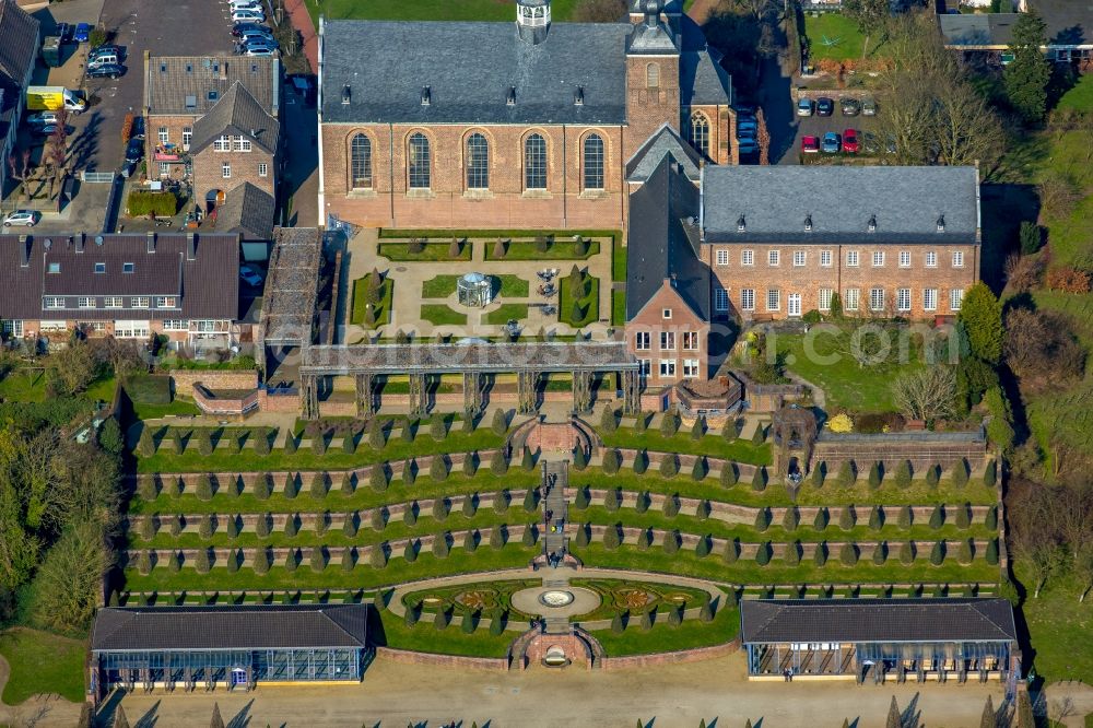 Aerial image Kamp-Lintfort - Complex of buildings of the monastery Geistliches und Kulturelles Zentrum Kloster Kamp on Abteiplatz in Kamp-Lintfort in the state North Rhine-Westphalia