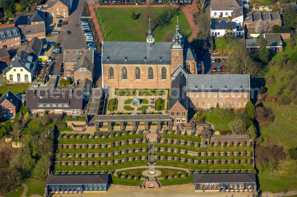 Kamp-Lintfort from above - Complex of buildings of the monastery Geistliches und Kulturelles Zentrum Kloster Kamp on Abteiplatz in Kamp-Lintfort in the state North Rhine-Westphalia