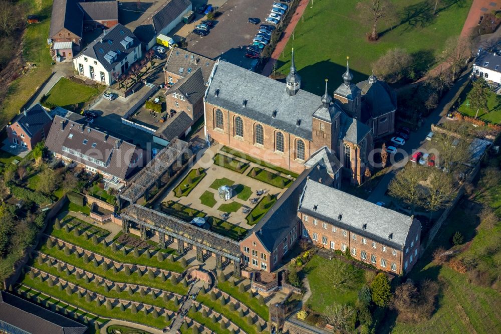 Aerial photograph Kamp-Lintfort - Complex of buildings of the monastery Geistliches und Kulturelles Zentrum Kloster Kamp on Abteiplatz in Kamp-Lintfort in the state North Rhine-Westphalia