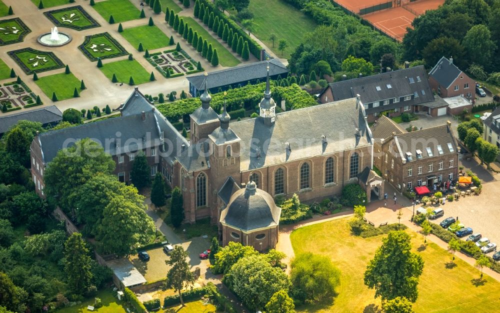 Aerial photograph Kamp-Lintfort - Complex of buildings of the monastery Kloster Konp on Abteiplatz in Kamp-Lintfort in the state North Rhine-Westphalia, Germany