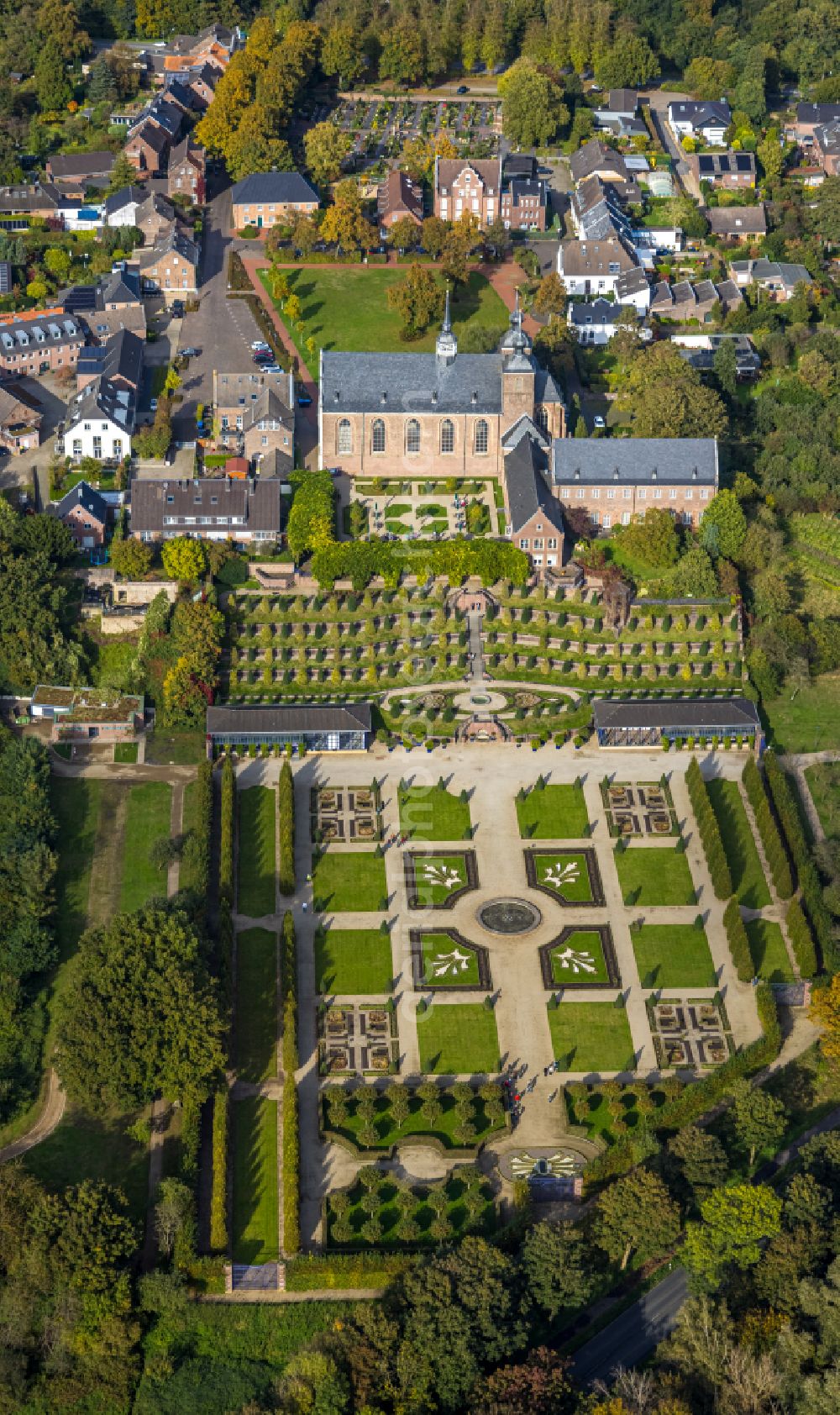 Aerial image Kamp-Lintfort - complex of buildings of the monastery Kloster Konp on Abteiplatz in Kamp-Lintfort in the state North Rhine-Westphalia, Germany