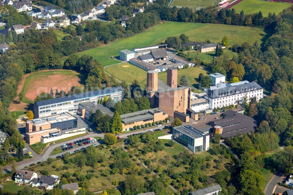 Aerial photograph Meschede - Complex of buildings of the monastery Abtei Koenigsmuenster and of Gymnasium of Benediktiner on Klosterberg in Meschede in the state North Rhine-Westphalia, Germany