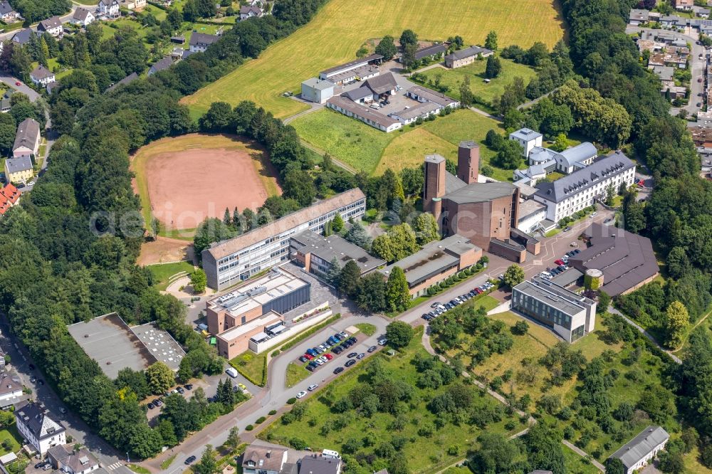 Aerial photograph Meschede - Complex of buildings of the monastery Abtei Koenigsmuenster and of Gymnasium of Benediktiner on Klosterberg in Meschede in the state North Rhine-Westphalia, Germany