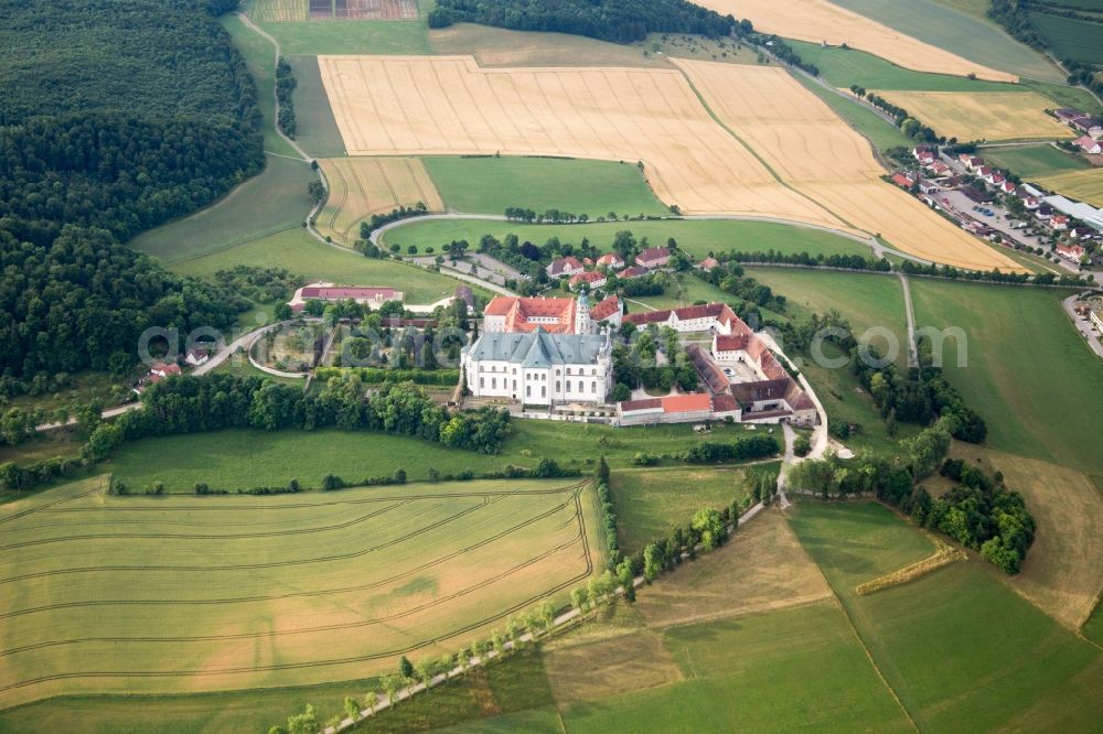 Neresheim from the bird's eye view: Complex of buildings of the monastery ond museum Neresheim in Neresheim in the state Baden-Wuerttemberg, Germany