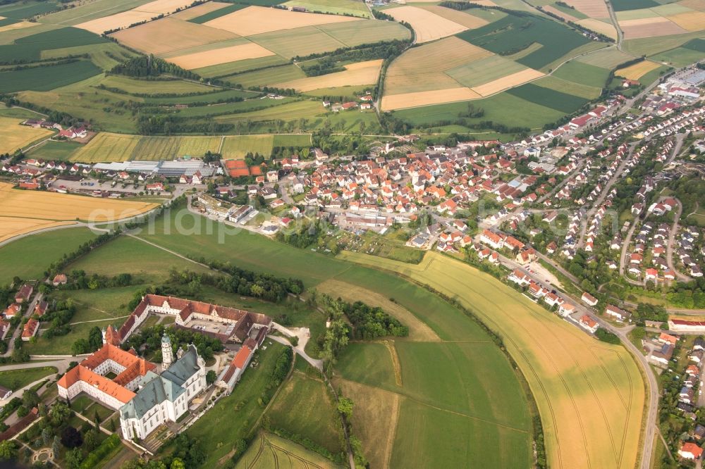 Neresheim from the bird's eye view: Complex of buildings of the monastery ond museum Neresheim in Neresheim in the state Baden-Wuerttemberg, Germany