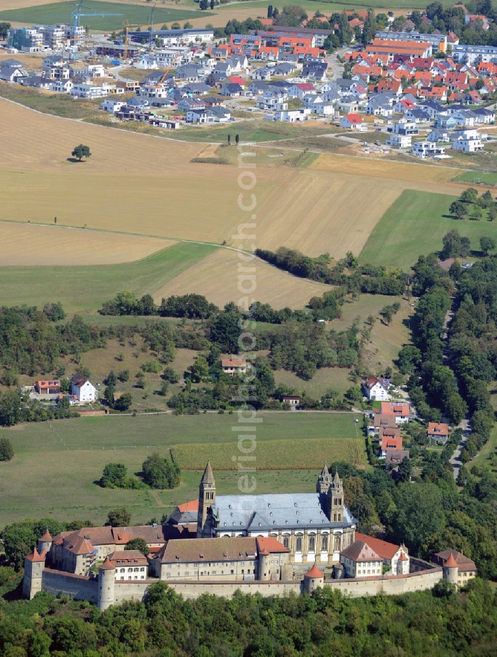 Schwäbisch Hall from the bird's eye view: Complex of buildings of the monastery Comburg and church St.Johannes Baptist in Schwaebisch Hall in the state Baden-Wuerttemberg