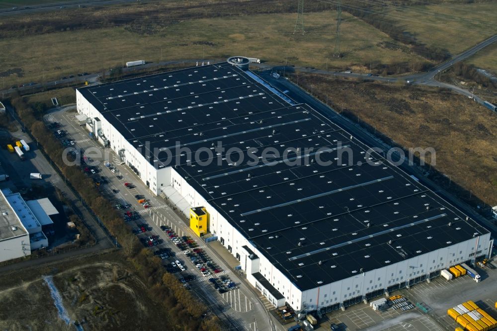 Brieselang from the bird's eye view: Building complex and distribution center on the site of Amazon Logistik Potsdon GmbH - BER3 on Havellandstrasse in the district Bredow in Brieselang in the state Brandenburg, Germany