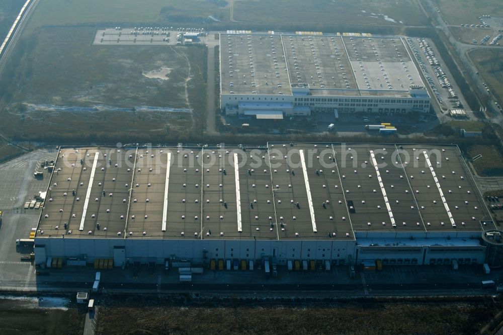 Brieselang from the bird's eye view: Building complex and distribution center on the site of Amazon Logistik Potsdon GmbH - BER3 on Havellandstrasse in the district Bredow in Brieselang in the state Brandenburg, Germany