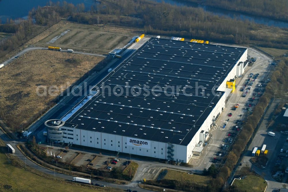 Brieselang from the bird's eye view: Building complex and distribution center on the site of Amazon Logistik Potsdon GmbH - BER3 on Havellandstrasse in the district Bredow in Brieselang in the state Brandenburg, Germany