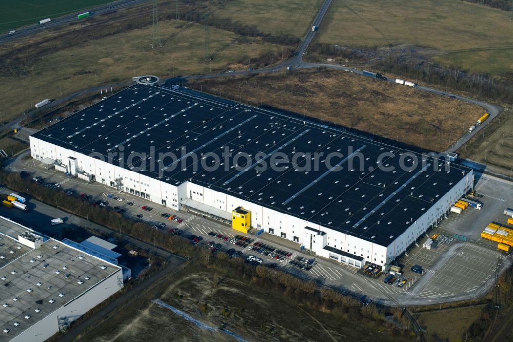 Brieselang from the bird's eye view: Building complex and distribution center on the site of Amazon Logistik Potsdon GmbH - BER3 on Havellandstrasse in the district Bredow in Brieselang in the state Brandenburg, Germany