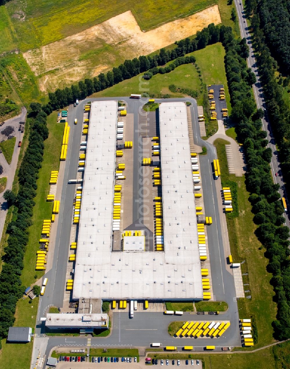 Dorsten from above - Building complex and distribution center on the site Deutsche Post - DHL in Dorsten in the state North Rhine-Westphalia