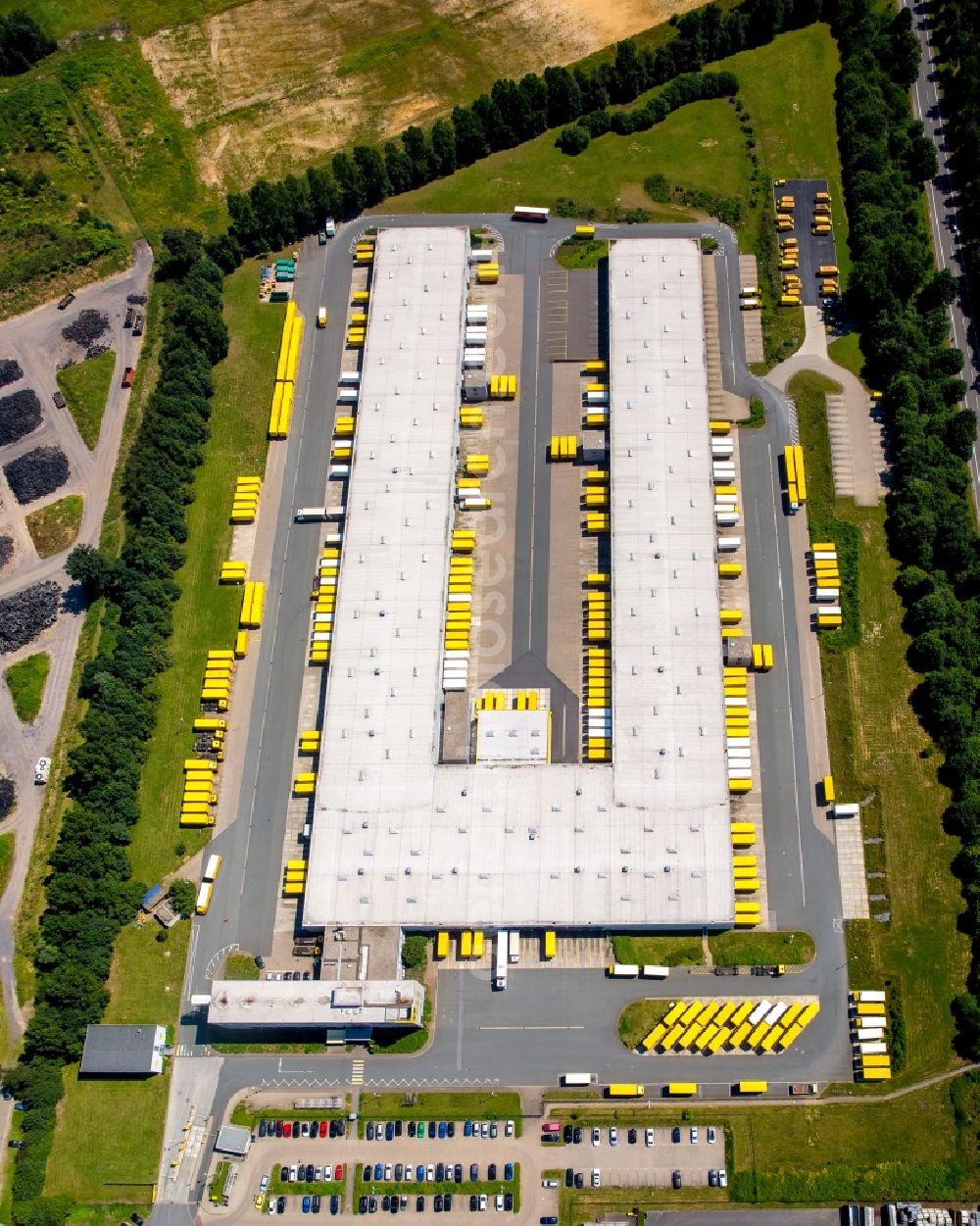 Dorsten from the bird's eye view: Building complex and distribution center on the site Deutsche Post - DHL in Dorsten in the state North Rhine-Westphalia