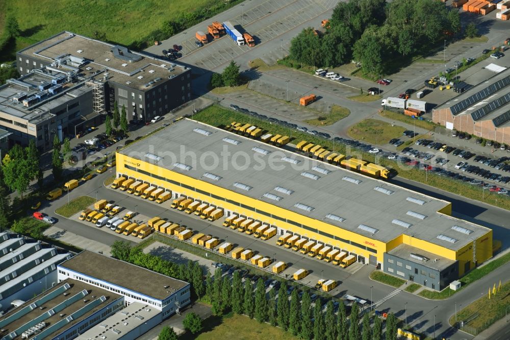 Aerial image Berlin - Building complex and distribution center on the site Deutsche Post - DHL Mech.ZB BRITZ on Gradestrasse in the district Bezirk Neukoelln in Berlin, Germany