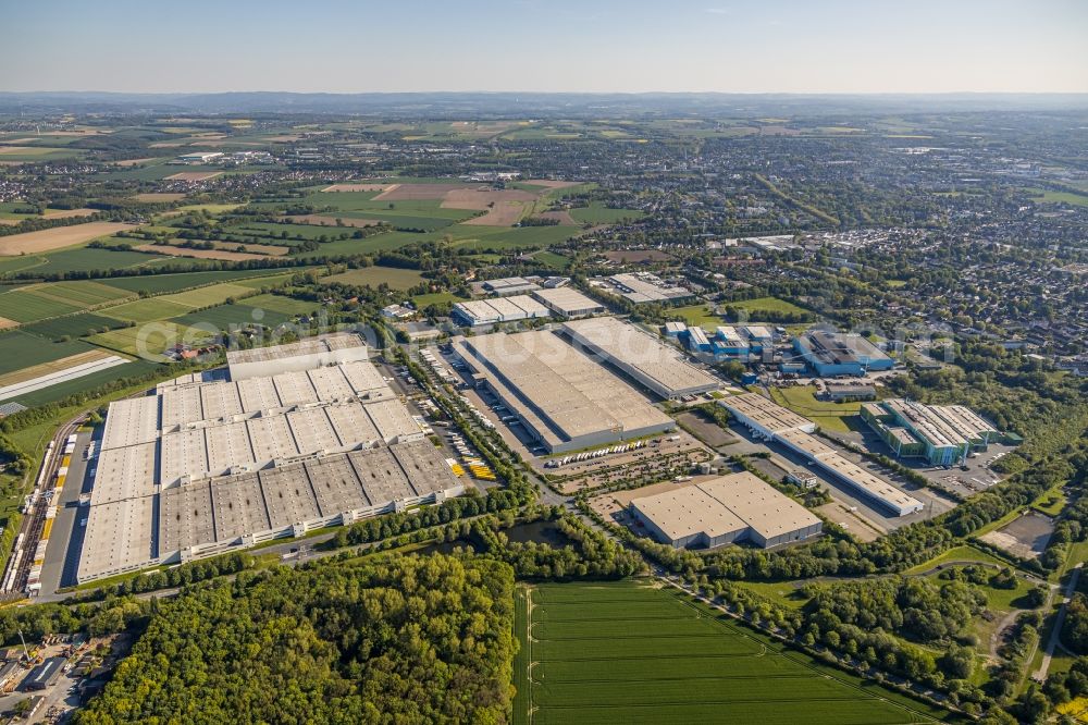 Unna from the bird's eye view: Building complex and distribution center on the site of DHL Solutions GmbH on Giesserstrasse in the district Alte Heide in Unna in the state North Rhine-Westphalia, Germany