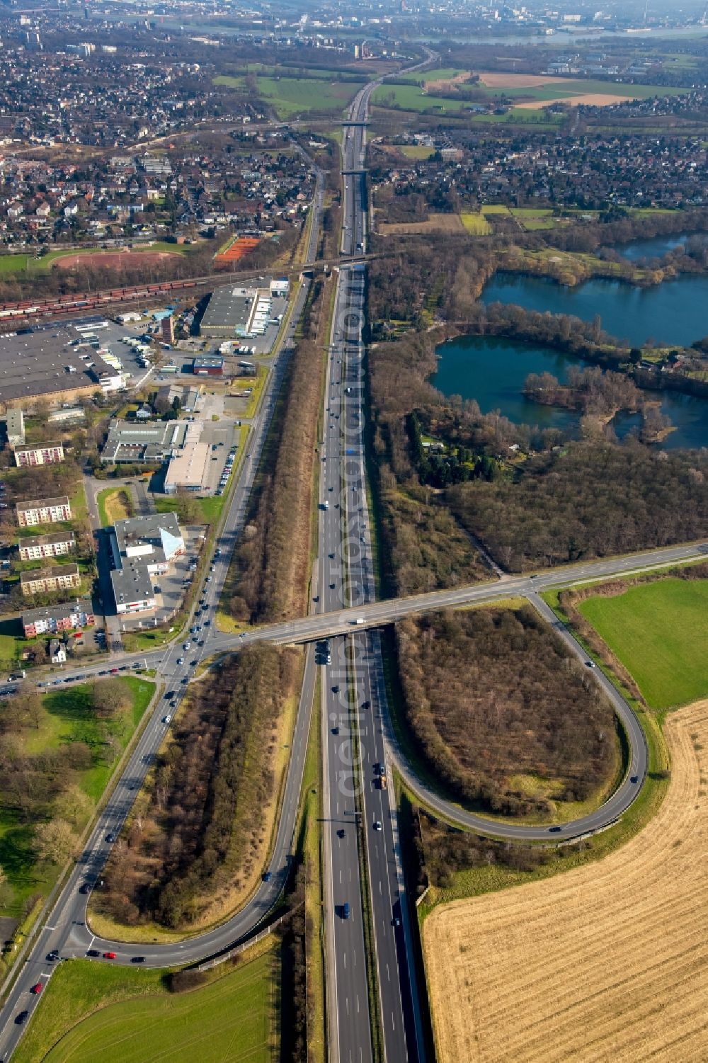 Moers from the bird's eye view: Building complex and distribution center on the site EDEKA on Ruhrorter Strasse in Moers in the state North Rhine-Westphalia