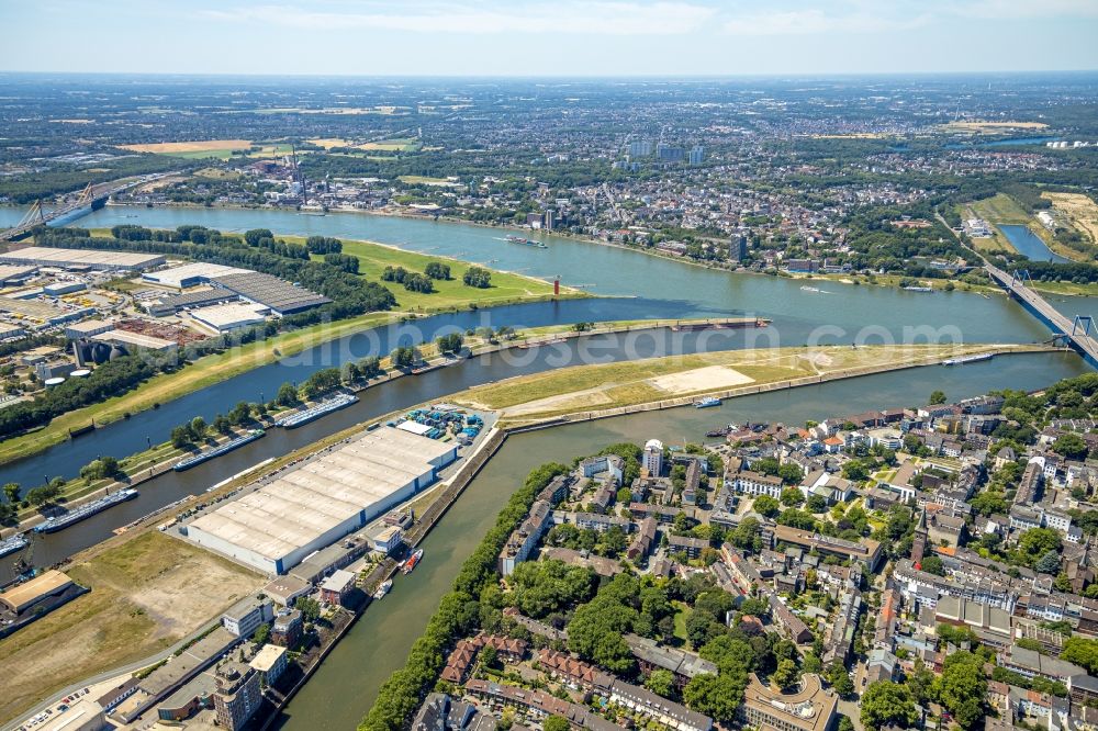 Aerial photograph Duisburg - Building complex and distribution center on the site Speditionsinsel - Vinckweg in the district Ruhrort in Duisburg in the state North Rhine-Westphalia, Germany