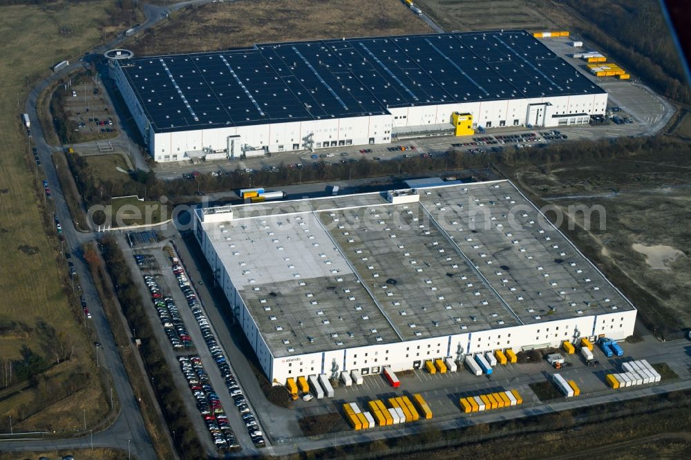 Aerial image Brieselang - Building complex and distribution center on the site of Zalando Logistics SE & Co. KG on Havellandstrasse in the district Bredow in Brieselang in the state Brandenburg, Germany