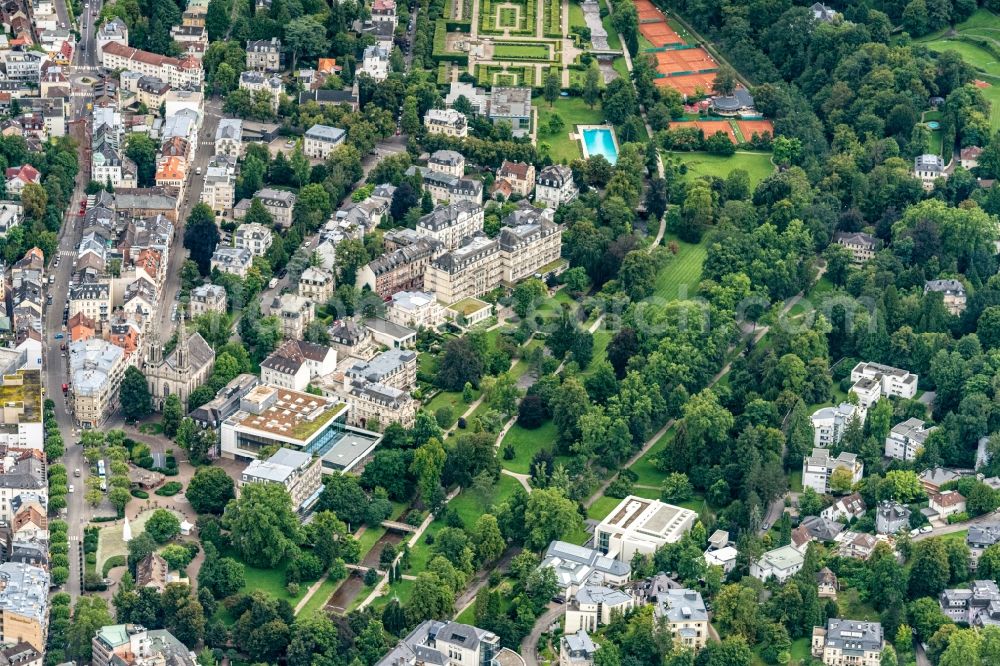 Aerial photograph Baden-Baden - Complex of the hotel building Brenners Parkhotel with Park in Baden-Baden in the state Baden-Wuerttemberg, Germany