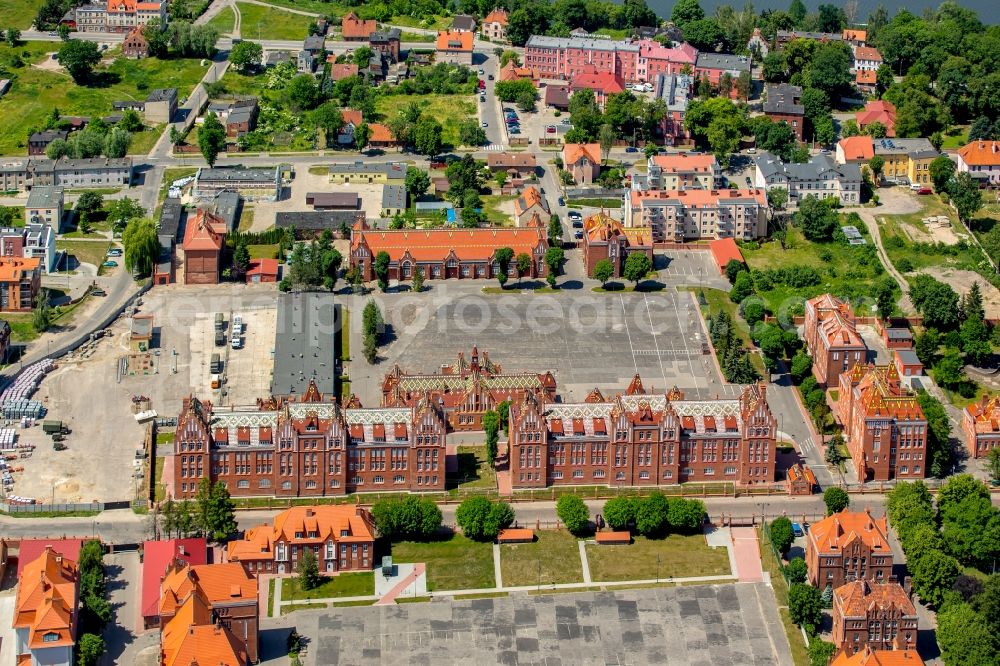 Malbork Marienburg from the bird's eye view: Building complex of the polish army - Bundeswehr military barracks an der ul 17 Marca in Malbork Marienburg in Pomorskie, Poland