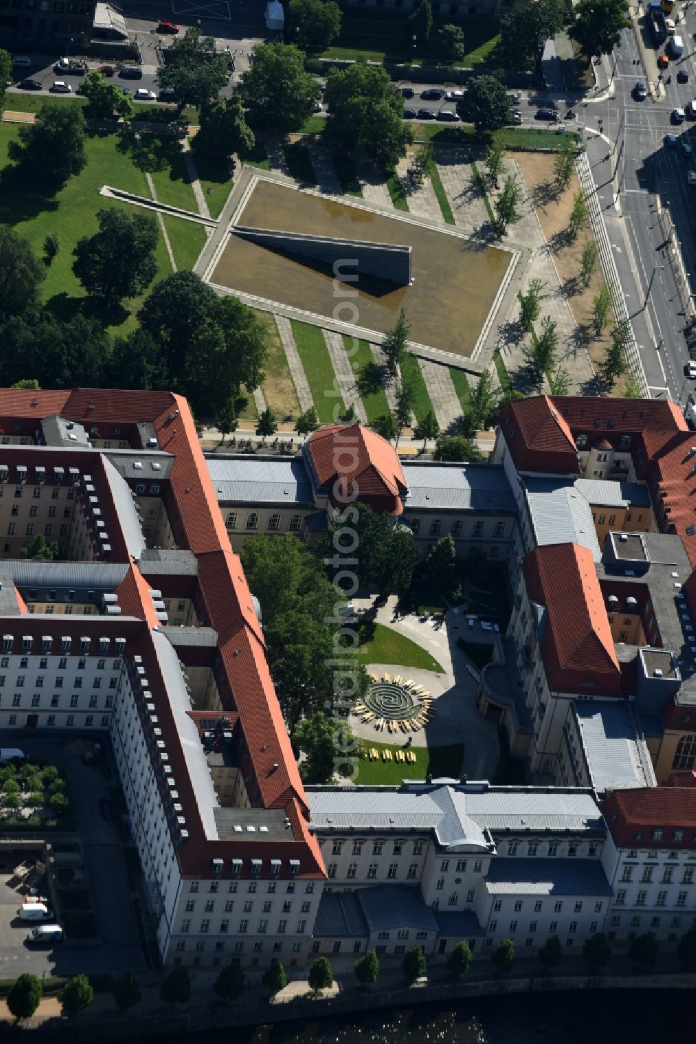 Aerial photograph Berlin - Building complex of the Ministry Bundesministerium fuer Wirtschaft und Energie on Scharnhorststrasse in Berlin