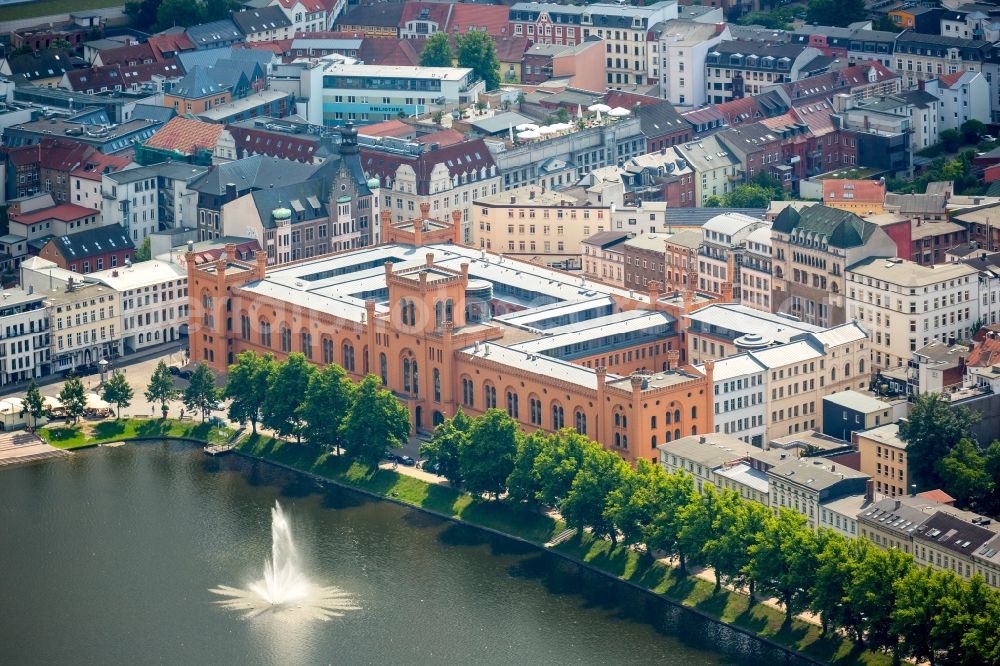 Aerial photograph Schwerin - Building complex of the Ministry Innenministerium Mecklenburg- Vorpommern Arsenal am Pfaffenteich Alexandrinenstrasse in Schwerin in the state Mecklenburg - Western Pomerania