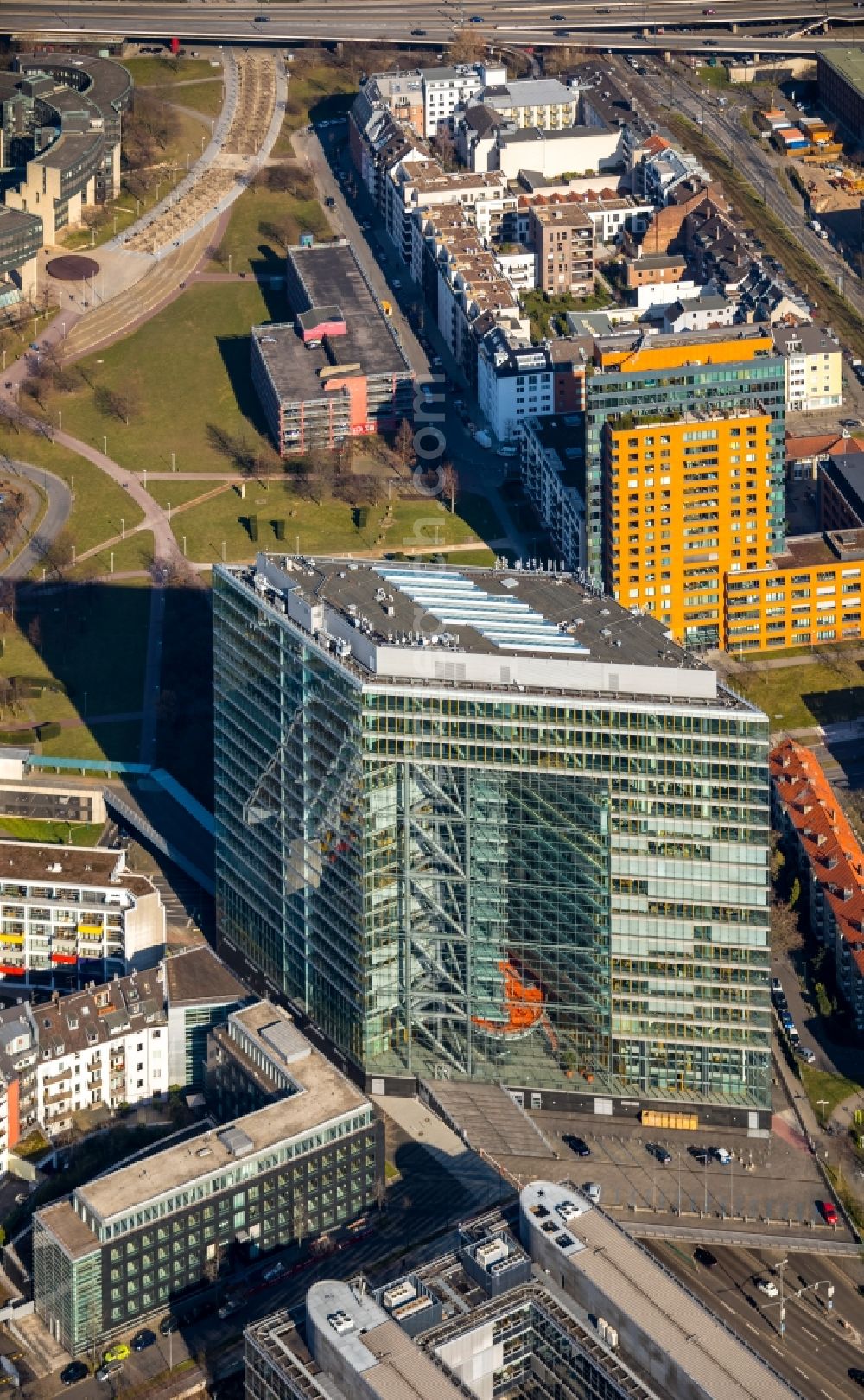 Aerial photograph Düsseldorf - Building complex of the Ministry Ministerium fuer Verkehr of Lanof Nordrhein-Westfalen on Stadttor in Duesseldorf in the state North Rhine-Westphalia, Germany