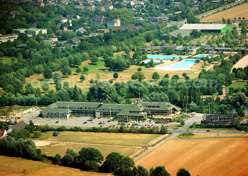 Aerial image Moers - Complex of the hotel building Moers Van der Valk in Moers in the state North Rhine-Westphalia