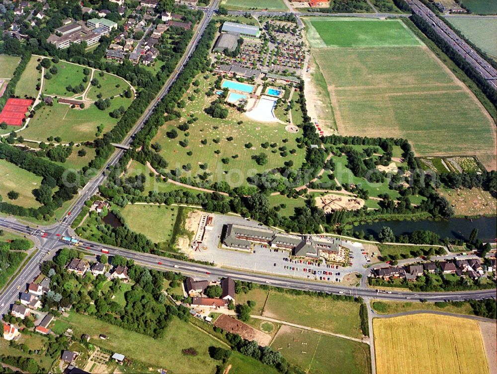 Moers from the bird's eye view: Complex of the hotel building Moers Van der Valk in Moers in the state North Rhine-Westphalia