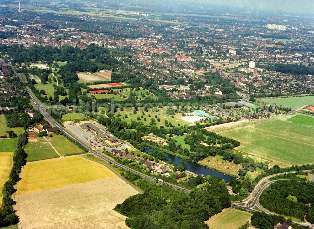 Aerial photograph Moers - Complex of the hotel building Moers Van der Valk in Moers in the state North Rhine-Westphalia