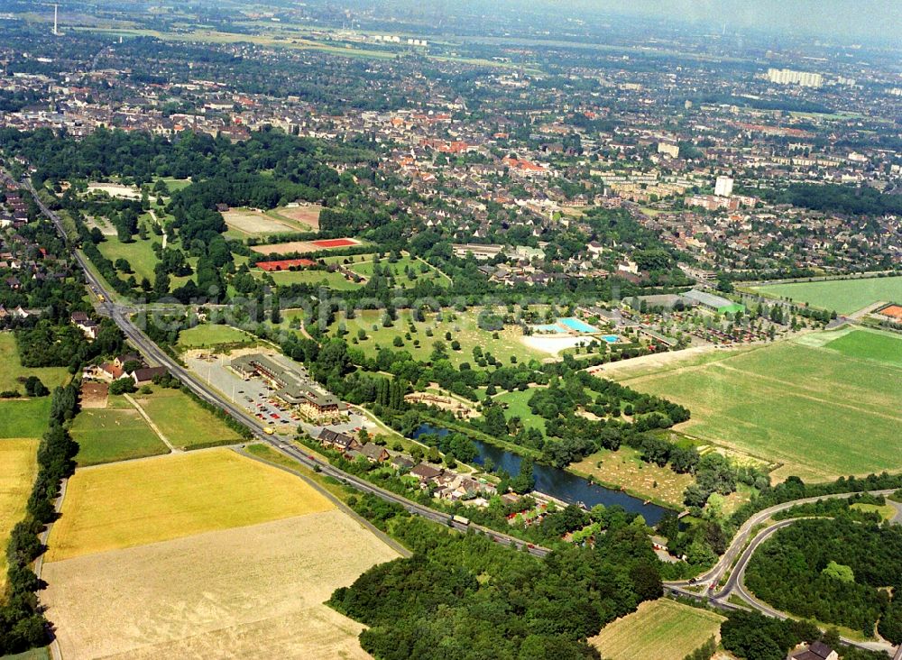 Moers from the bird's eye view: Complex of the hotel building Moers Van der Valk in Moers in the state North Rhine-Westphalia