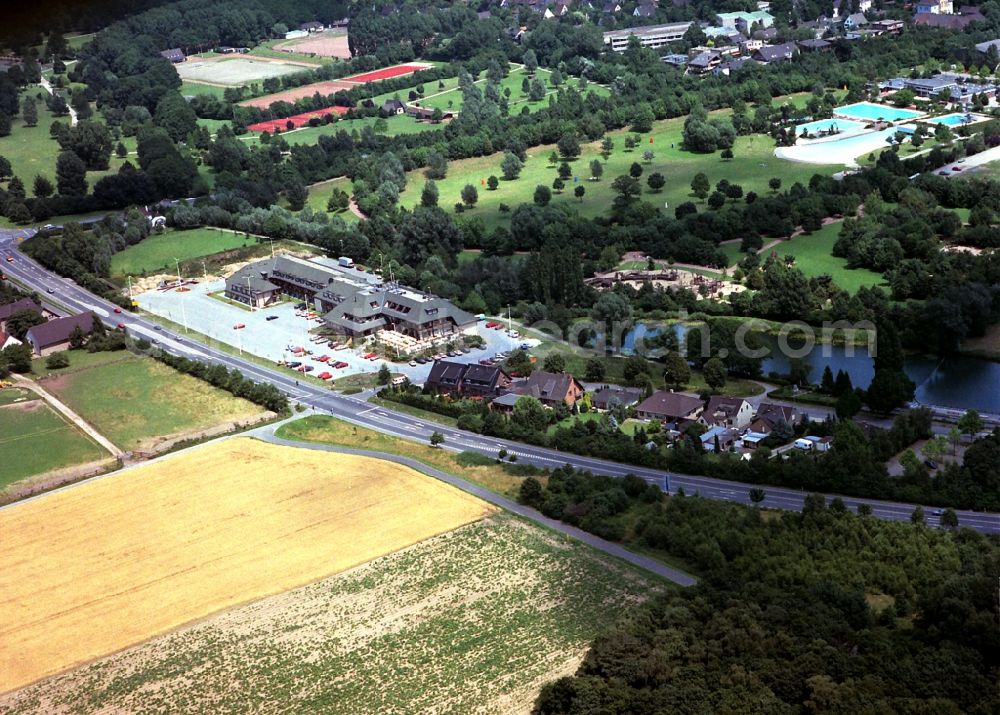 Moers from the bird's eye view: Complex of the hotel building Moers Van der Valk in Moers in the state North Rhine-Westphalia