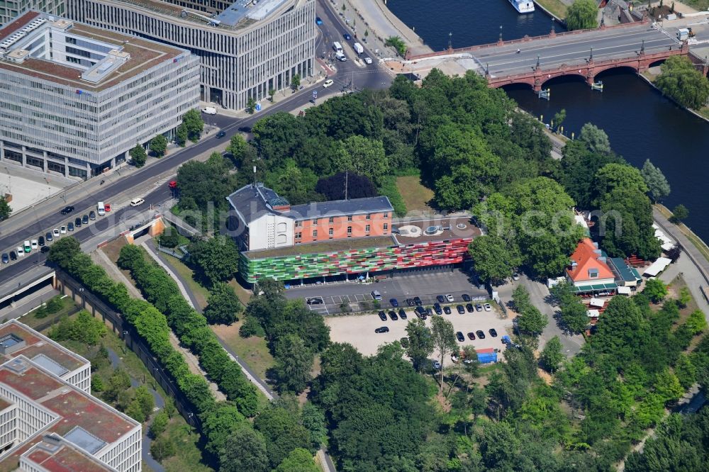 Berlin from the bird's eye view: Building complex of the police Polizeidirektion 3 - Abschnitt 34 Alt-Moabit in the district Moabit in Berlin, Germany