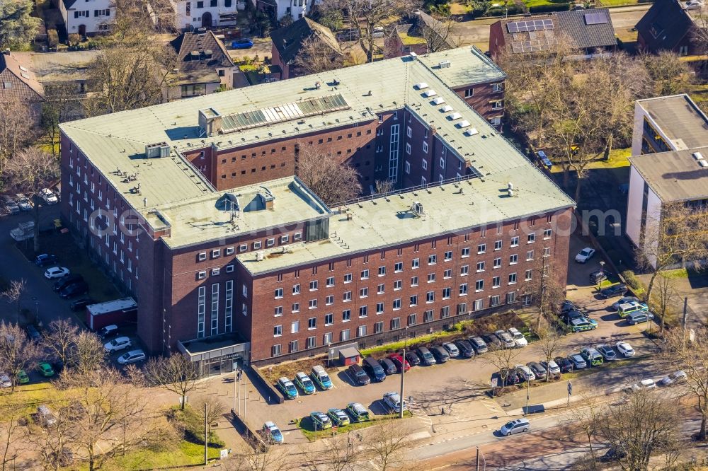 Duisburg from the bird's eye view: Building complex of the police Polizeipraesidium Duisburg in the district Dellviertel in Duisburg in the state North Rhine-Westphalia, Germany