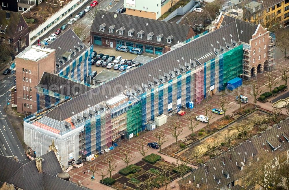 Aerial image Oberhausen - Renovation, refurbishment and modernization of the building complex of the police Polizeipraesidium on Friedensplatz in Oberhausen in the state North Rhine-Westphalia