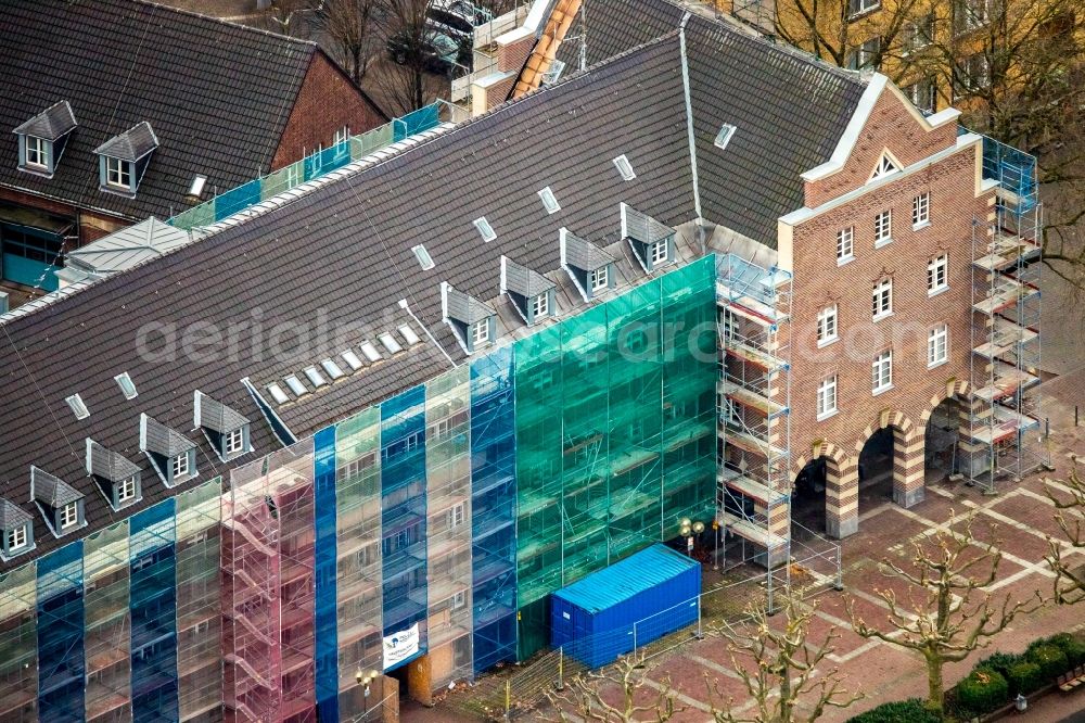 Aerial photograph Oberhausen - Renovation, refurbishment and modernization of the building complex of the police Polizeipraesidium on Friedensplatz in Oberhausen in the state North Rhine-Westphalia