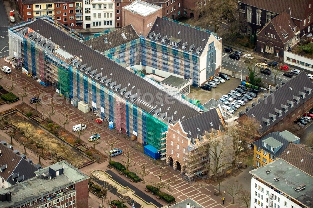 Oberhausen from above - Renovation, refurbishment and modernization of the building complex of the police Polizeipraesidium on Friedensplatz in Oberhausen in the state North Rhine-Westphalia