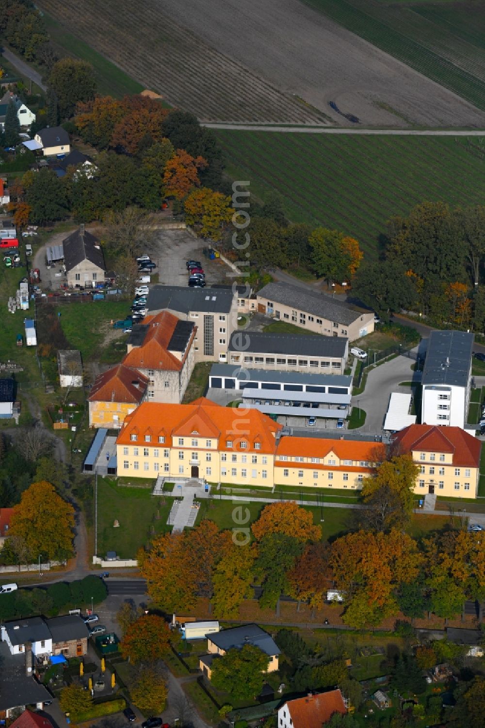 Aerial photograph Oranienburg - Building complex of the police of Polizeirevier Oranienburg and of Landwirtschaftsschule Oranienburg-Luisenhof on Germendorfer Allee - Tiergartenstrasse in Oranienburg in the state Brandenburg, Germany